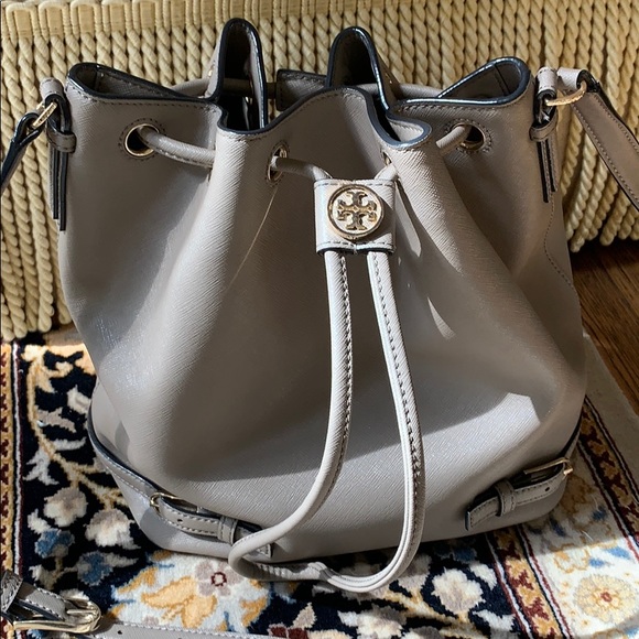 Tory Burch bucket bag - Picture 1 of 6